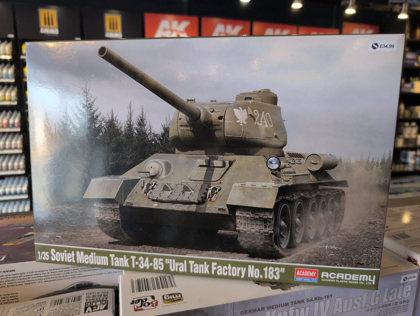 1/35 Academy - Soviet Army T-34/85 "Ural Tank Factory No 183" WWII Medium Tank - Product Image