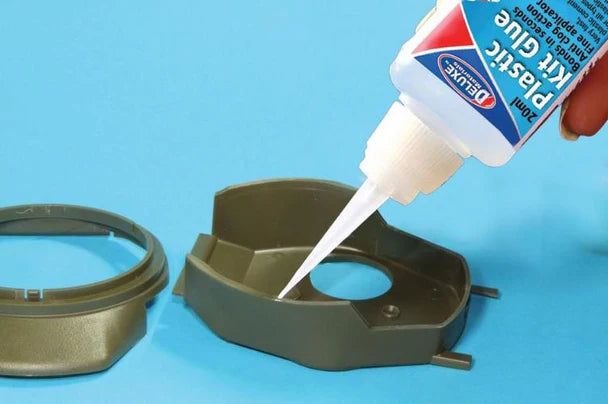 Deluxe Materials - Plastic Kit Glue 20ml