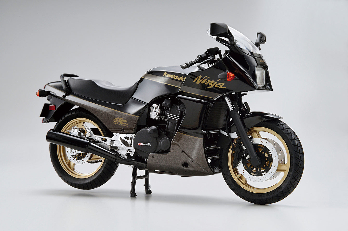 1/12 Aoshima - Kawasaki GPZ900R Ninja '02