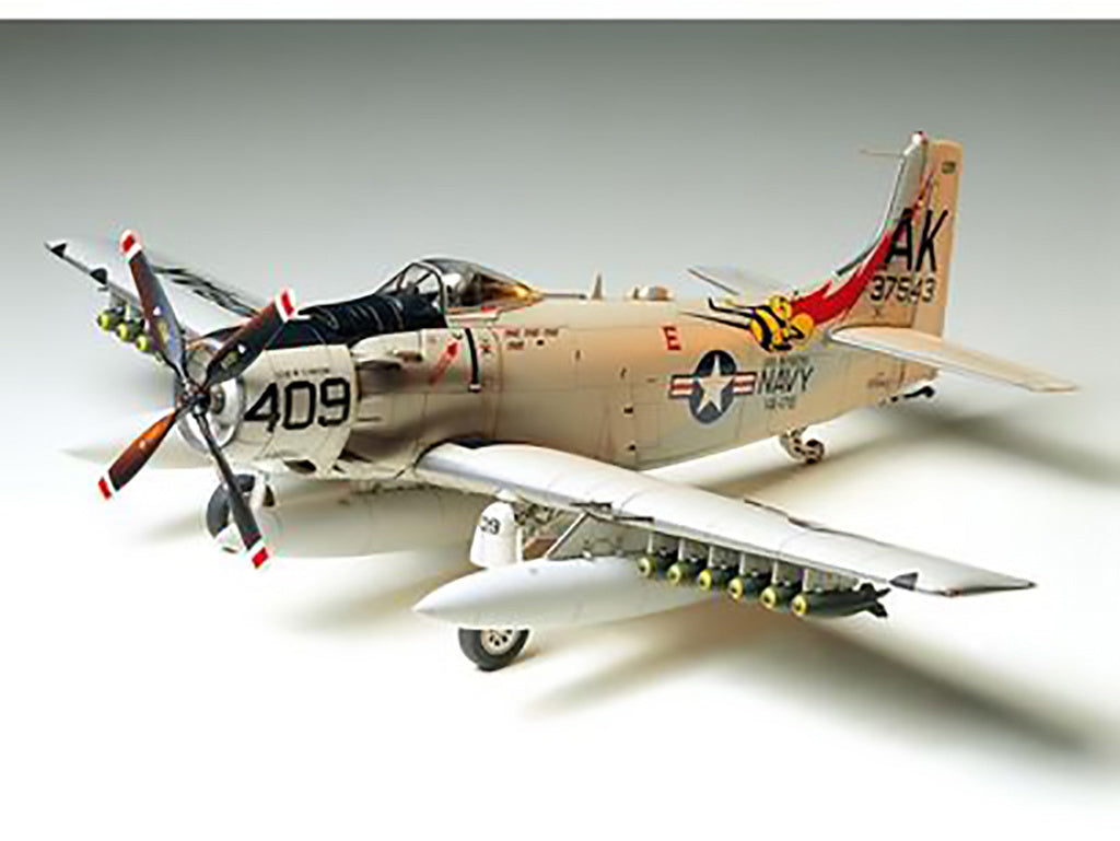 Tamiya 1/48 Aircraft - Skyraider U.S. Navy - 61058