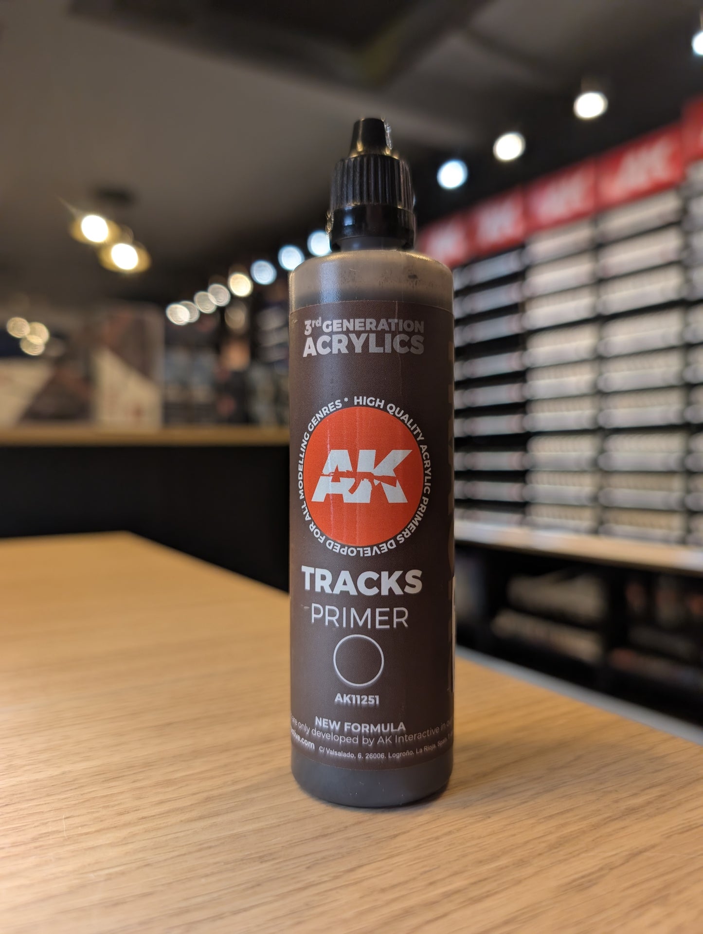 AK Interactive - 3rd Generation Acrylic Surface Primer 100ml - Tracks