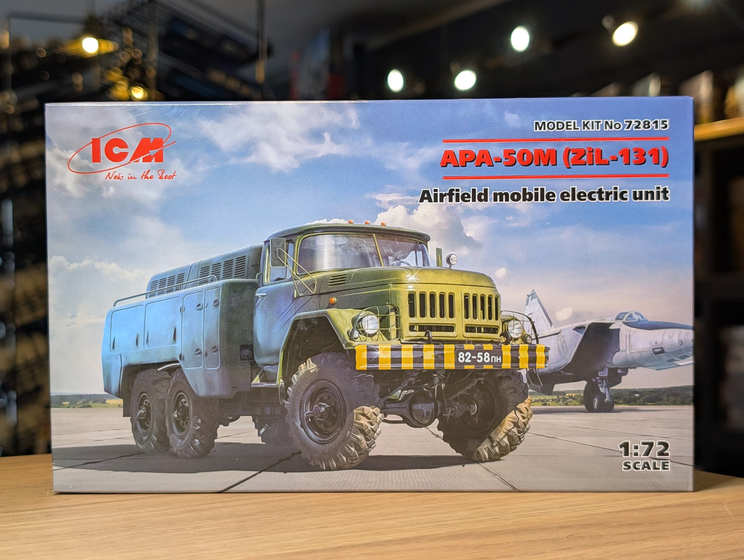 ICM Vehicles 1:72 - APA-50M (ZiL-131), Airfield Mobile Electric Unit - ICM72815