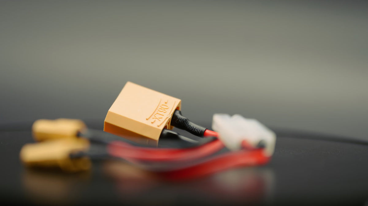 Carson Easy Charger NiMH LiPo 4A C606104 - XT60 to Tamiya lead detail