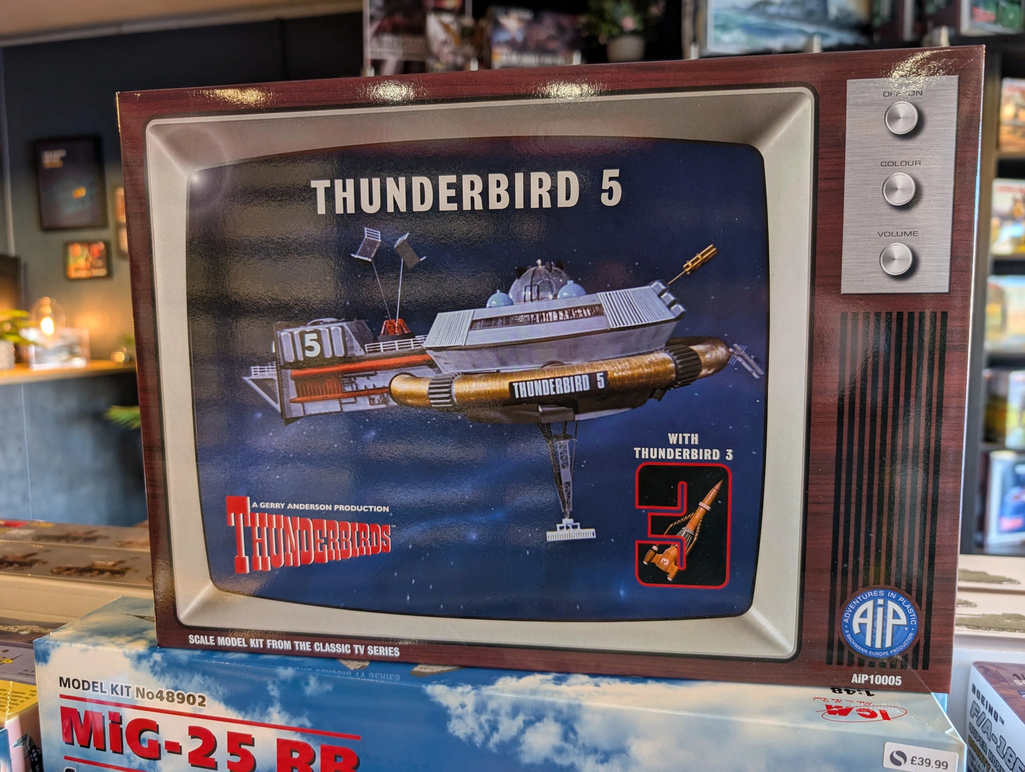 No Scale AIP - Thunderbird 5 w/Thunderbird 3 - Product Image