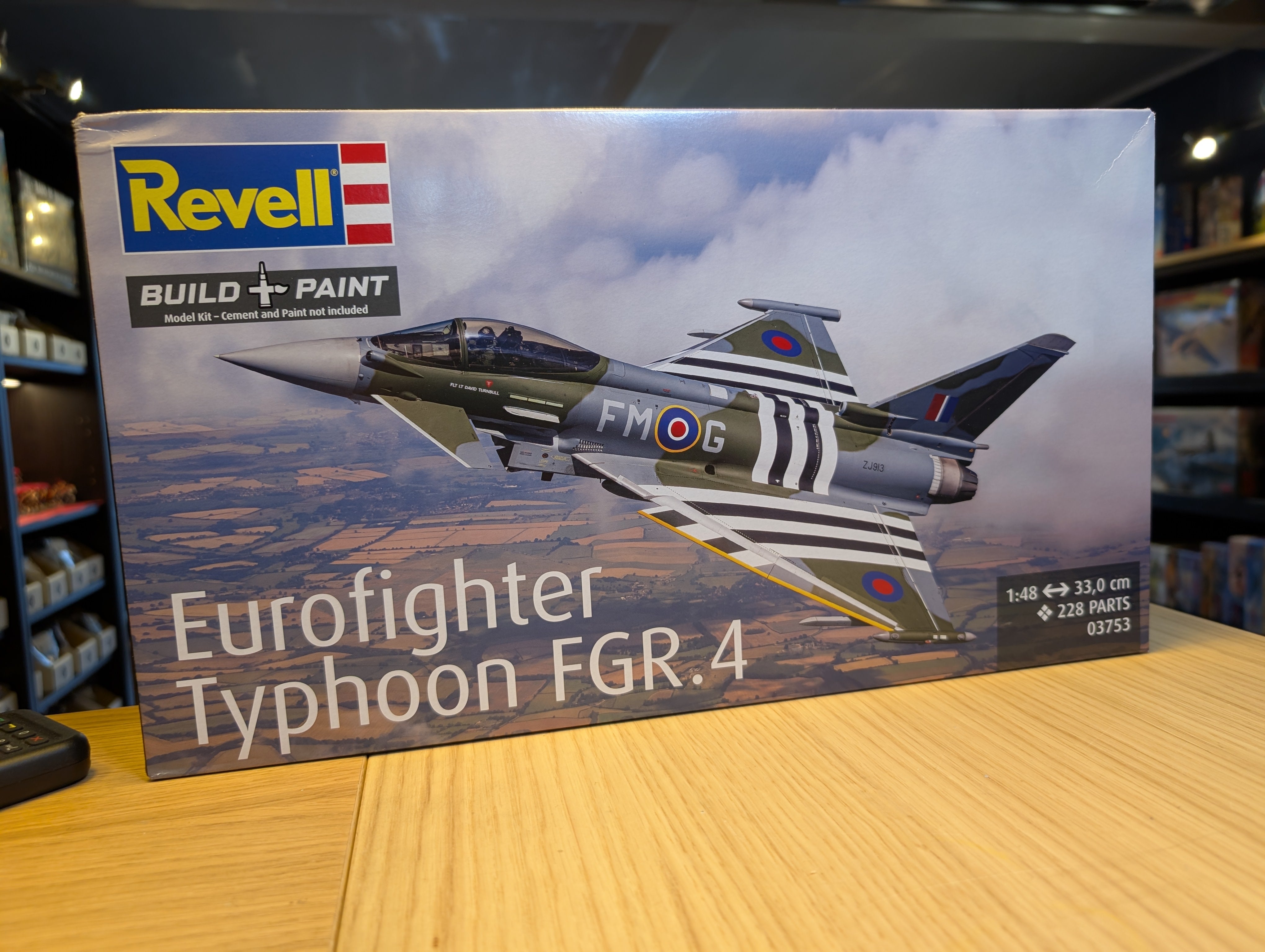 Revell 03753 Eurofighter Typhoon FGR.4 Maquette 1/48 – Édition Spéciale « Moggy » 2024 – Plastique à Monter Et Peindre
