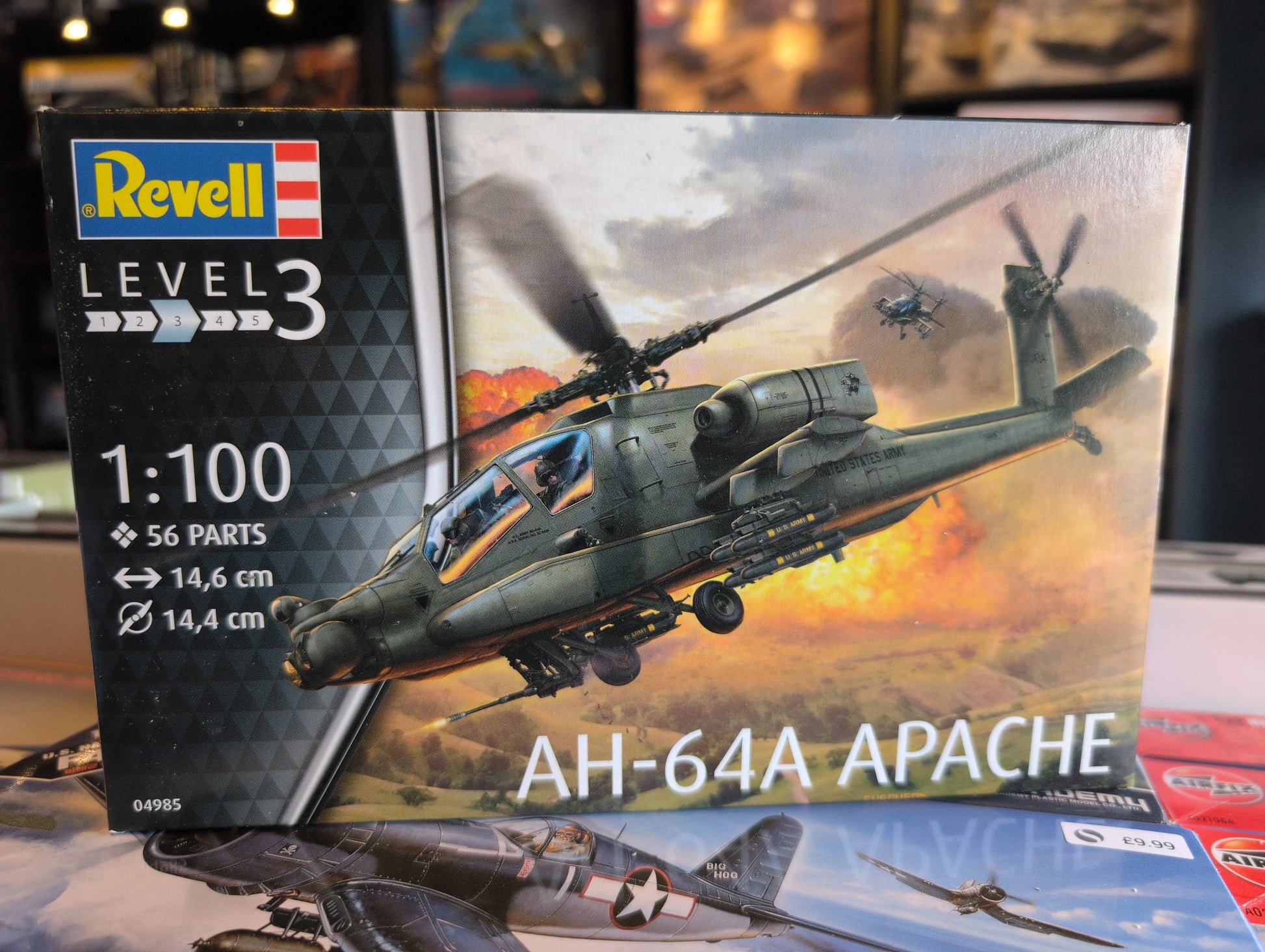 1/00 Revell - AH-64A Apache - Product Image