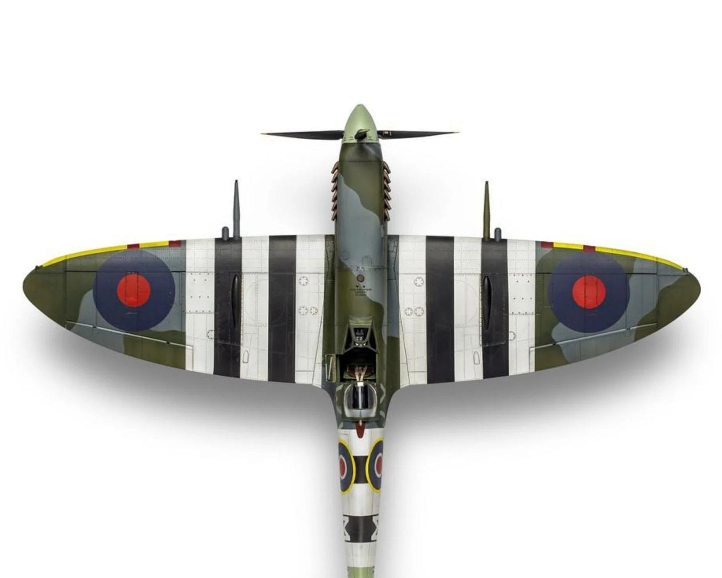 1/24 Airfix - Supermarine Spitfire Mk.IXc Flying Dray 'Beers Away' Bundle - Product Image