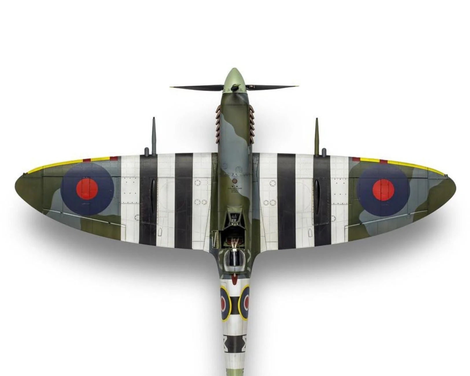 1/24 Airfix - Supermarine Spitfire Mk.IXc Flying Dray 'Beers Away' Bundle - Product Image