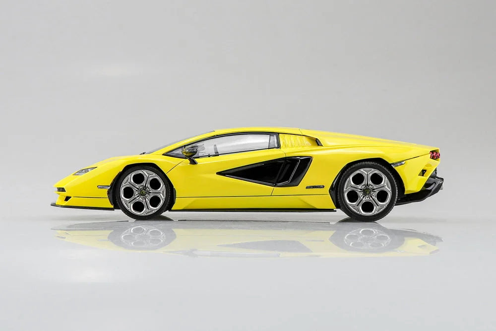 1/32 Aoshima - Lamborghini Countach LPI 800-4 Yellow - Product Image