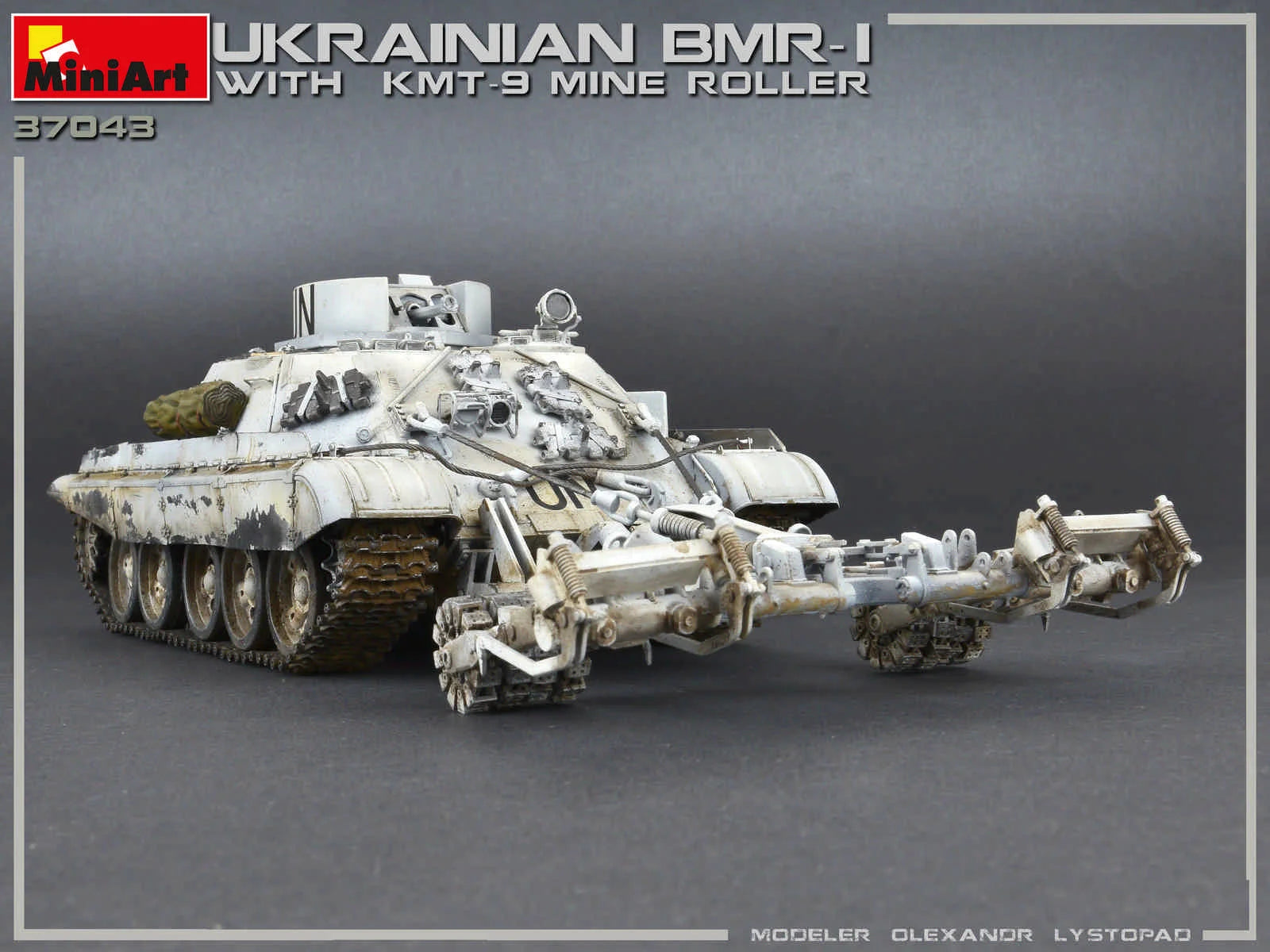 1/35 MiniArt - Ukranian BMR-1 w/KMT-9 37043 - Product Image