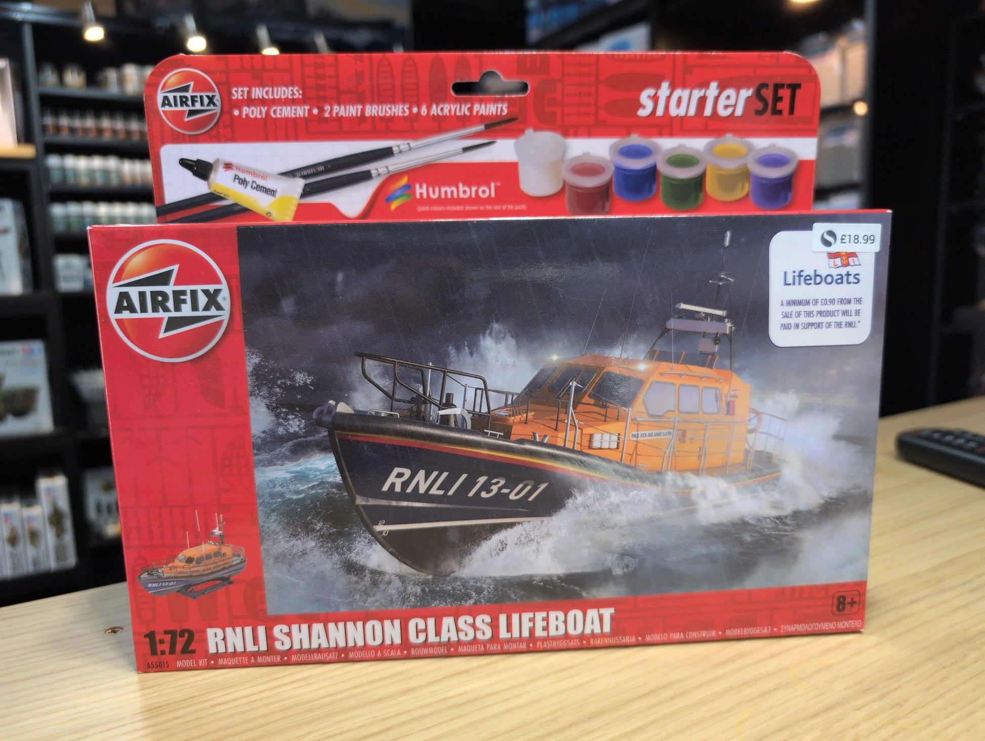 1/72 Airfix - RNLI Shannon Class Lifeboat Starter Set - Product Image