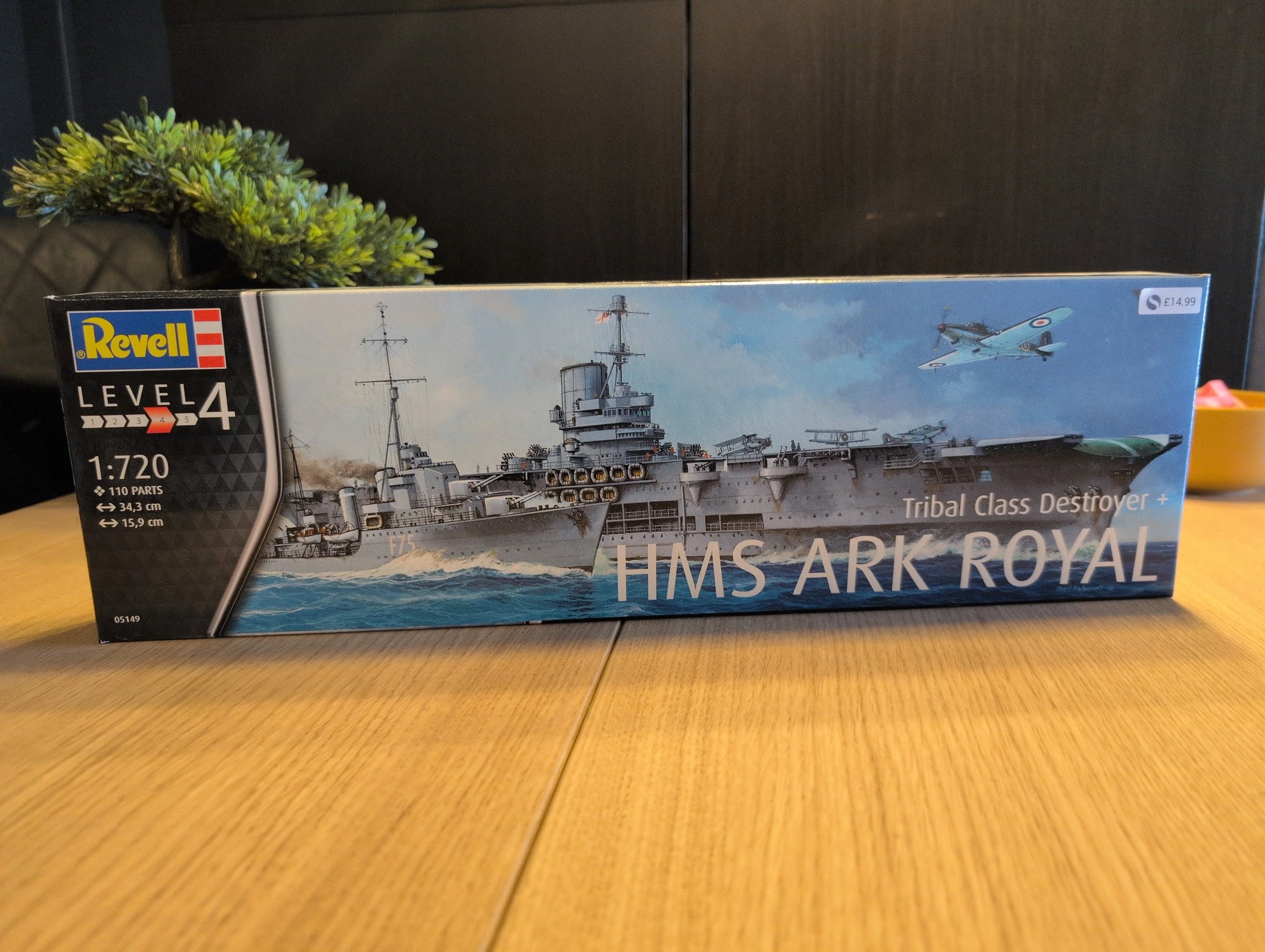 1/720 Revell - HMS Ark Royal & Tribal Class Destroyer - Product Image