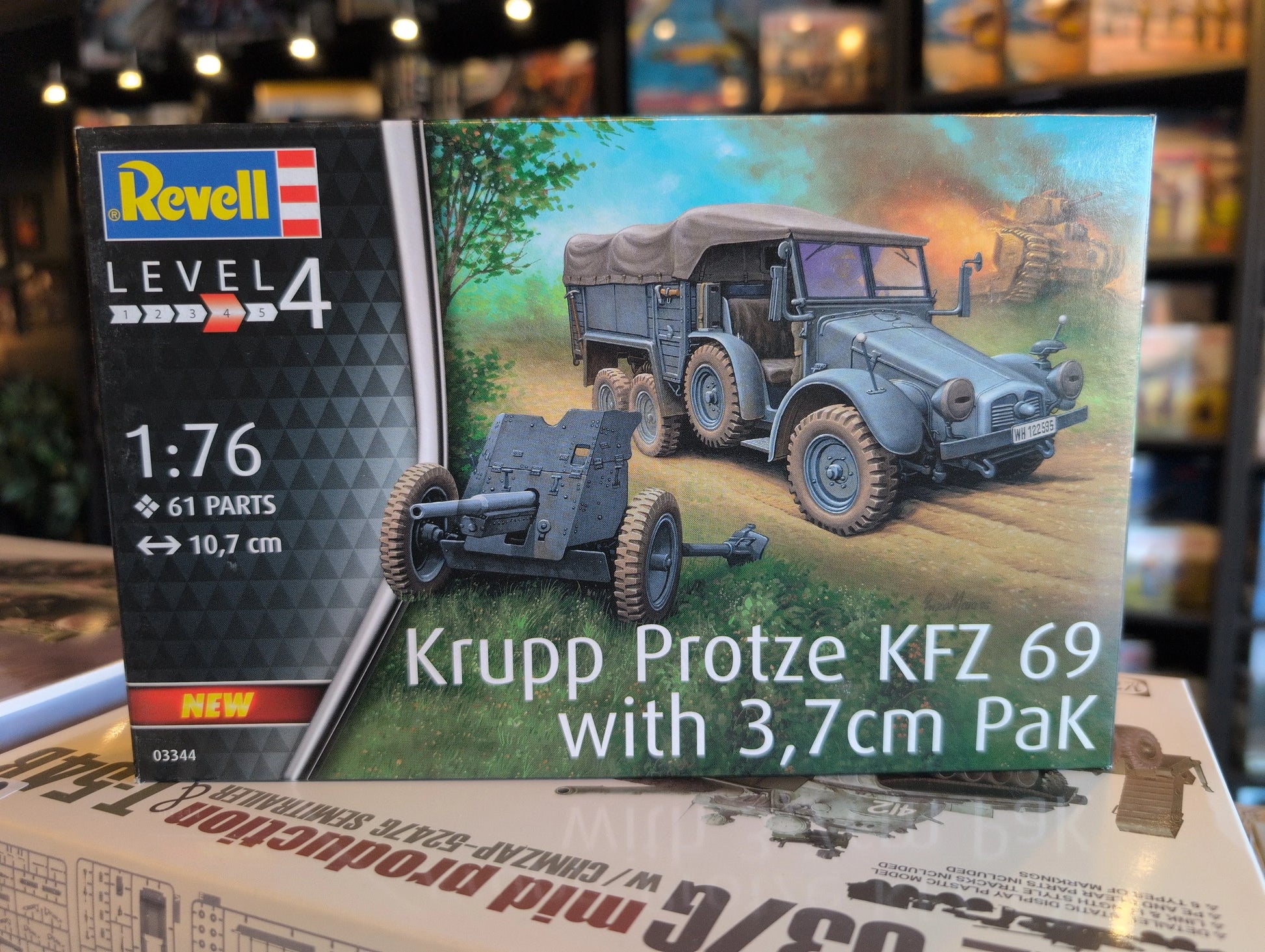 1/76 Revell - Krupp Protze KFZ 69 with 3,7cm PaK - Product Image