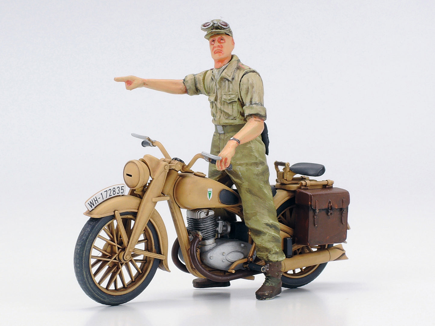 Tamiya 1/35 Military - 1/35 Panzerkampfwagen IV Ausf.F & Motorcycle Set "North Africa" - 25208