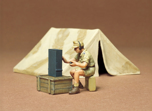 Tamiya 1/35 Military - Tent Set with German Soldier - 35074