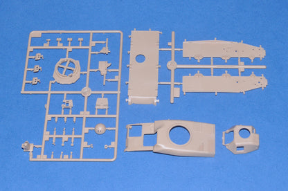 Hobby Boss 1/35 French Renault R35 Light Infantry Tank model kit 83806, image 6