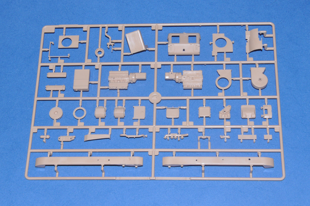 Hobby Boss 1/35 French Renault R35 Light Infantry Tank model kit 83806, image 7