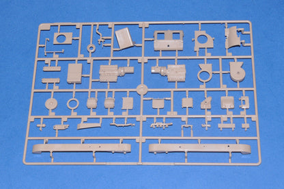 Hobby Boss 1/35 French Renault R35 Light Infantry Tank model kit 83806, image 7