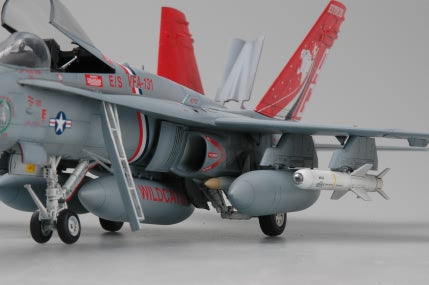 Hobby Boss 1/48 F/A-18C Hornet model kit 80321, image 4