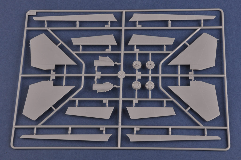 Hobby Boss 1/48 Sukhoi Su-27UB Flanker C model kit 81713, image 9