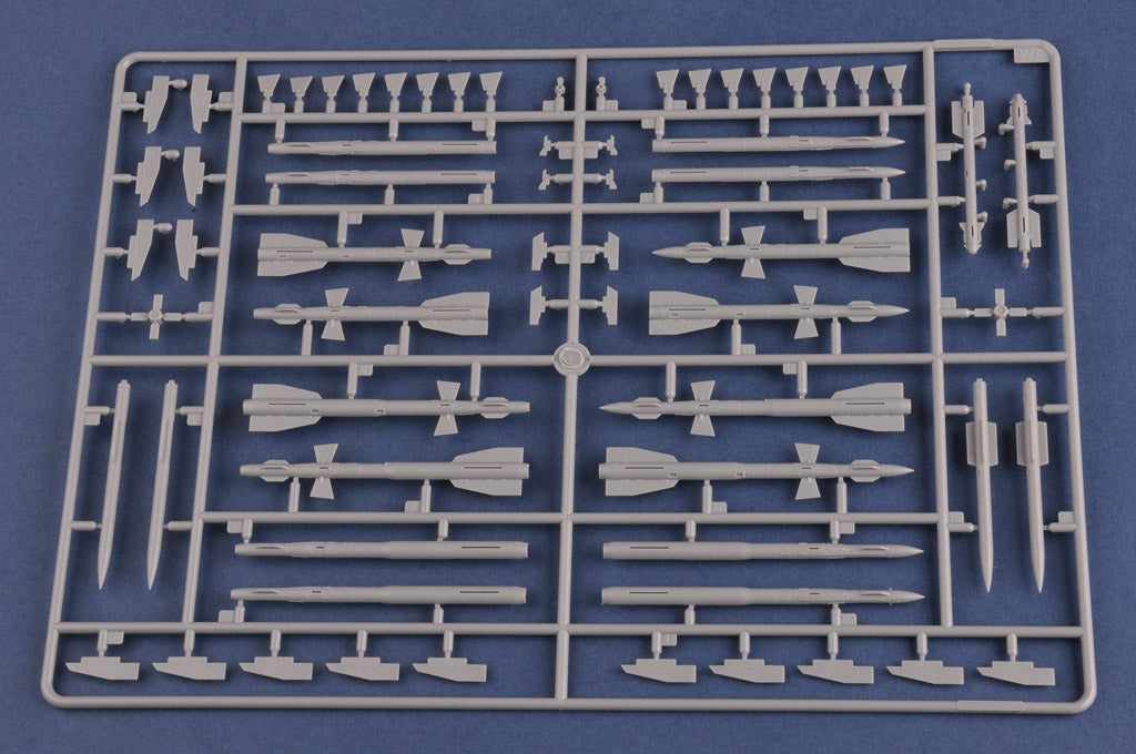 Hobby Boss 1/48 Sukhoi Su-27UB Flanker C model kit 81713, image 12