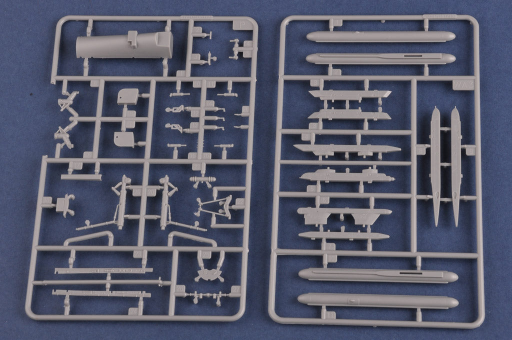 Hobby Boss 1/48 Sukhoi Su-27UB Flanker C model kit 81713, image 13