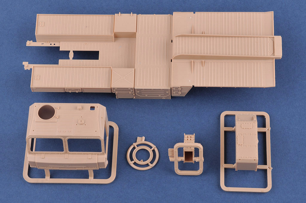Hobby Boss 1/35 Russian BAZ-64022 with 5P85TE2 S-400 Launcher model kit 85517, image 9