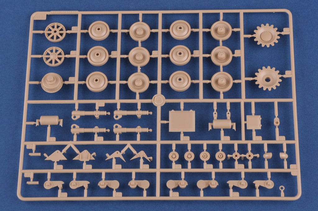Hobby Boss 1/35 German VK 30.01(P) Prototype Tank model kit 83891, image 8