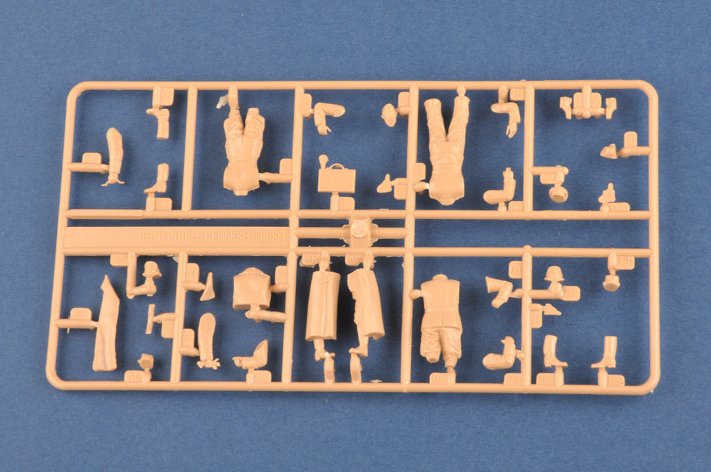 Hobby Boss 1/35 German Officer model kit 84406, image 3