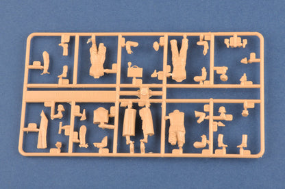 Hobby Boss 1/35 German Officer model kit 84406, image 3