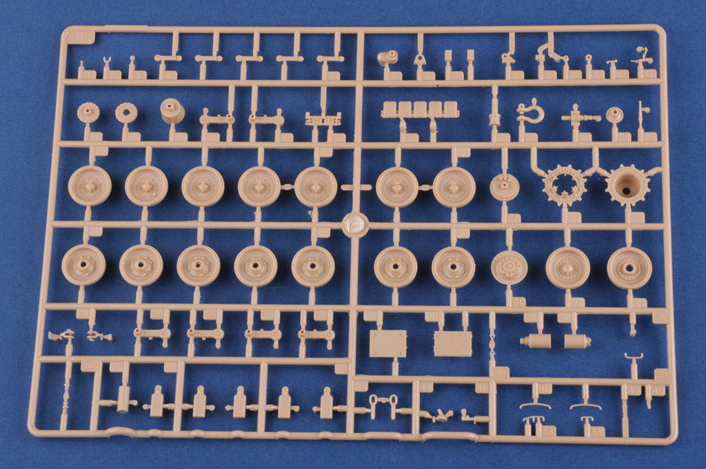 Hobby Boss 1/35 Leopard C1A1 Canadian Main Battle Tank model kit 84502, image 11