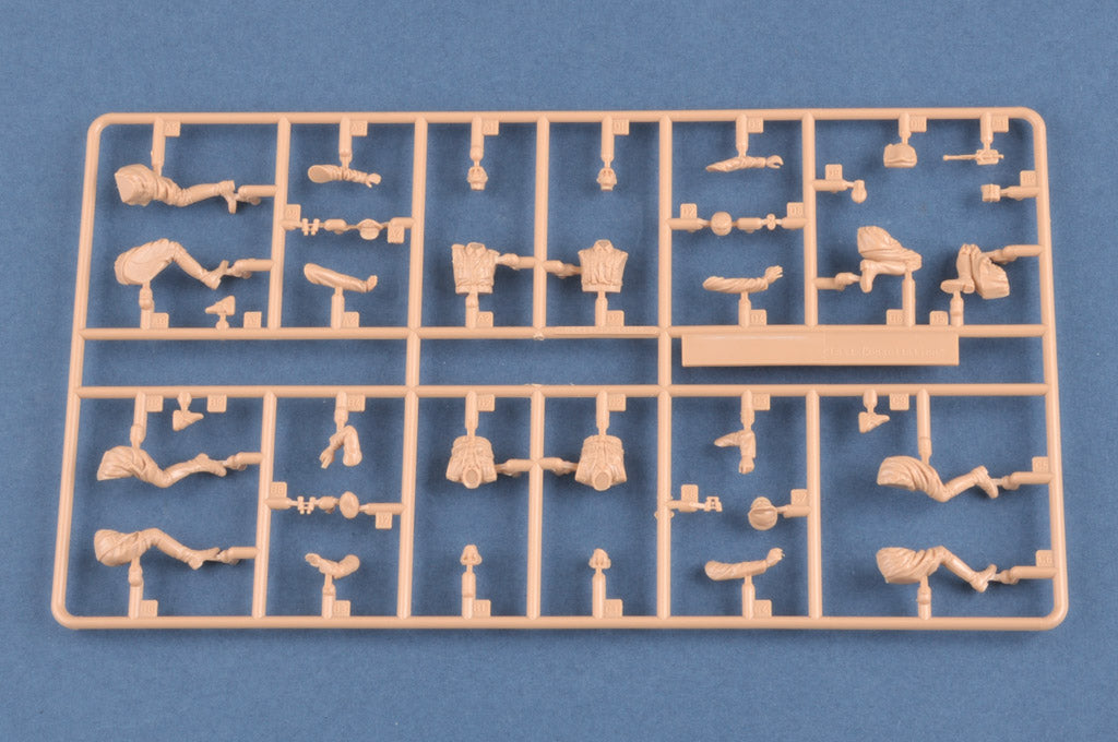 Hobby Boss 1/35 Last Consultation Figure Set model kit 84414, image 3