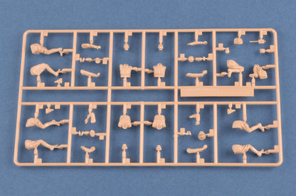 Hobby Boss 1/35 Last Consultation Figure Set model kit 84414, image 3