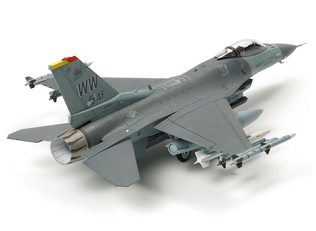 Tamiya 1/72 Aircraft - 1/72 F-16CJ Block 50 Fighting Falcon with Full Equipment - 60788
