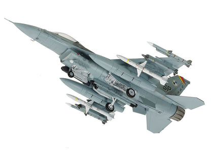 Tamiya 1/72 Aircraft - 1/72 F-16CJ Block 50 Fighting Falcon with Full Equipment - 60788