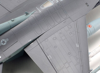 Tamiya 1/72 Aircraft - 1/72 F-16CJ Block 50 Fighting Falcon with Full Equipment - 60788