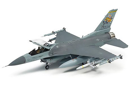 Tamiya 1/72 Aircraft - 1/72 F-16CJ Block 50 Fighting Falcon with Full Equipment - 60788
