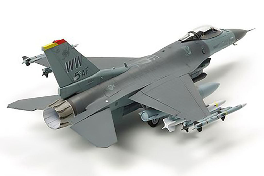 Tamiya 1/72 Aircraft - 1/72 F-16CJ Block 50 Fighting Falcon with Full Equipment - 60788