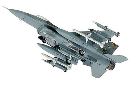 Tamiya 1/72 Aircraft - 1/72 F-16CJ Block 50 Fighting Falcon with Full Equipment - 60788