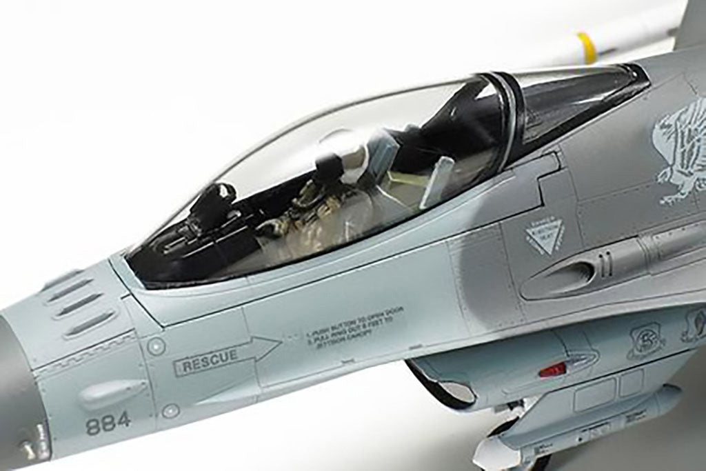 Tamiya 1/72 Aircraft - 1/72 F-16CJ Block 50 Fighting Falcon with Full Equipment - 60788