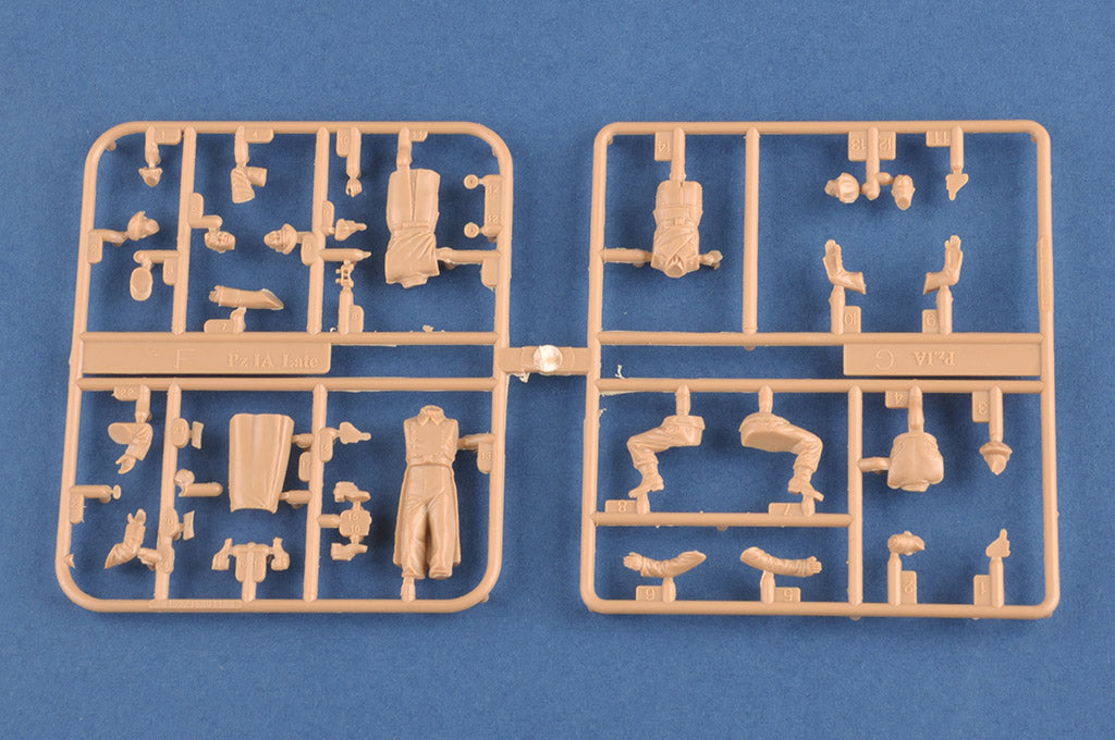 Hobby Boss 1/35 German Panzer Crew Set model kit 84419, image 3