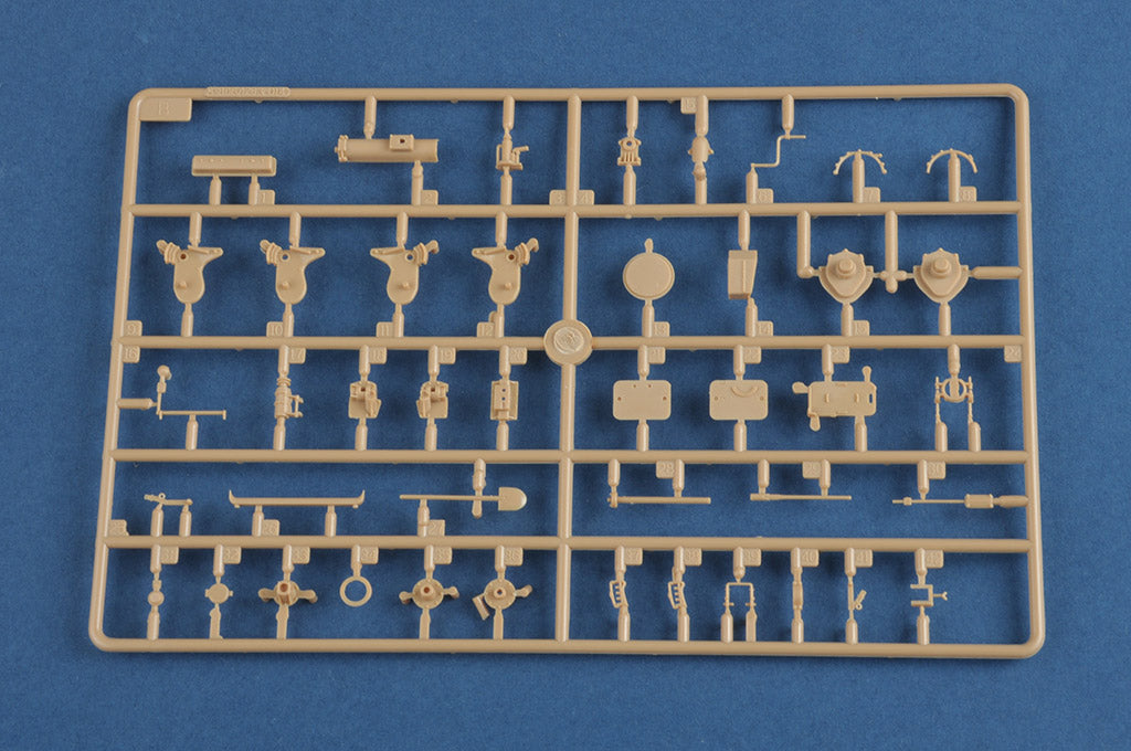 Hobby Boss 1/35 French R35 Tank with FCM Turret model kit 83894, image 19