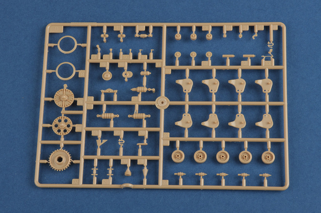 Hobby Boss 1/35 French R35 Tank with FCM Turret model kit 83894, image 20