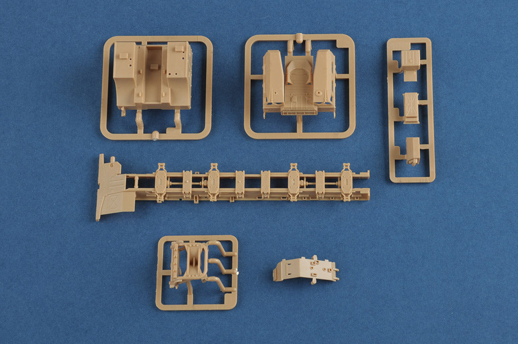 Hobby Boss 1/72 Soviet 9P117M1 Launcher with R-17 Scud B model kit 82939, image 17