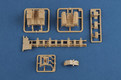 Hobby Boss 1/72 Soviet 9P117M1 Launcher with R-17 Scud B model kit 82939, image 17