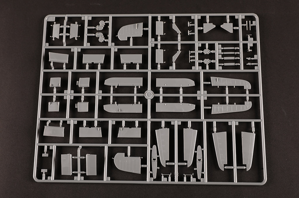 Hobby Boss 1/48 F4U-1A/2 Corsair 2 in 1 model kit 81788, image 18