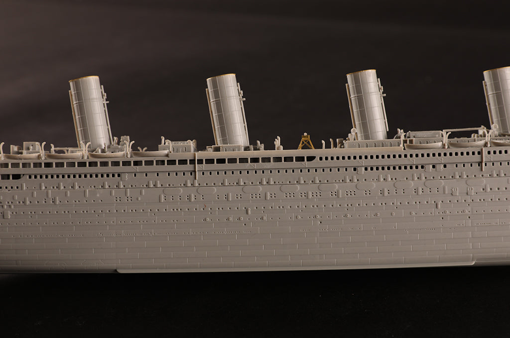 Hobby Boss 1/700 RMS Titanic model kit 83420, image 20