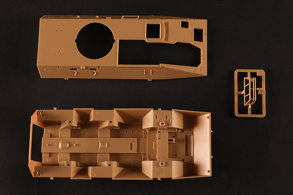 Hobby Boss 1/35 LAV-300 with 90mm Cockerill Gun model kit 84573, image 17