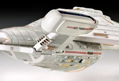 1/670 Revell - Star Trek U.S.S Voyager NCC-74656