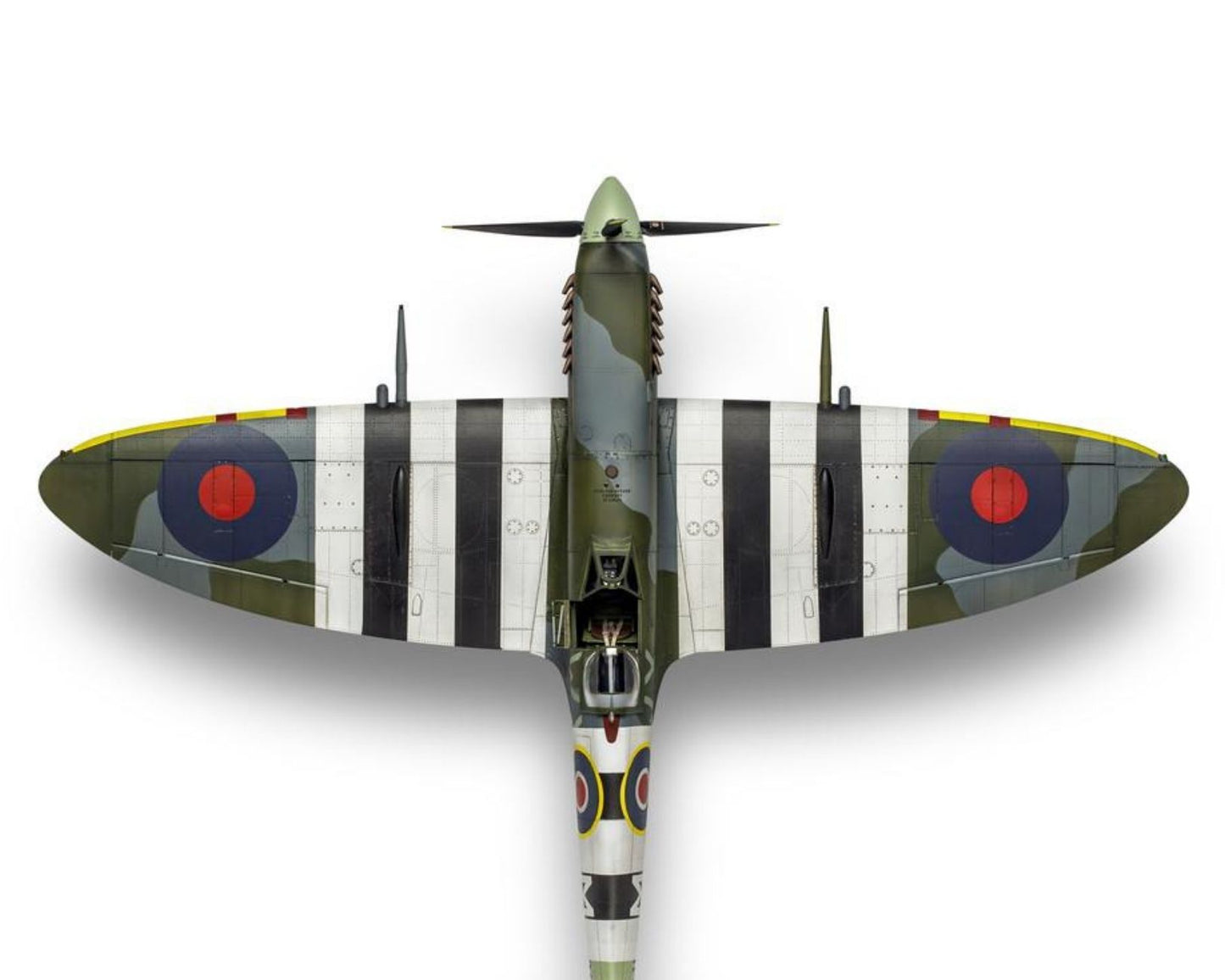 1/24 Airfix - Supermarine Spitfire Mk.IXc Flying Dray 'Beers Away' Bundle (PRE-ORDER)
